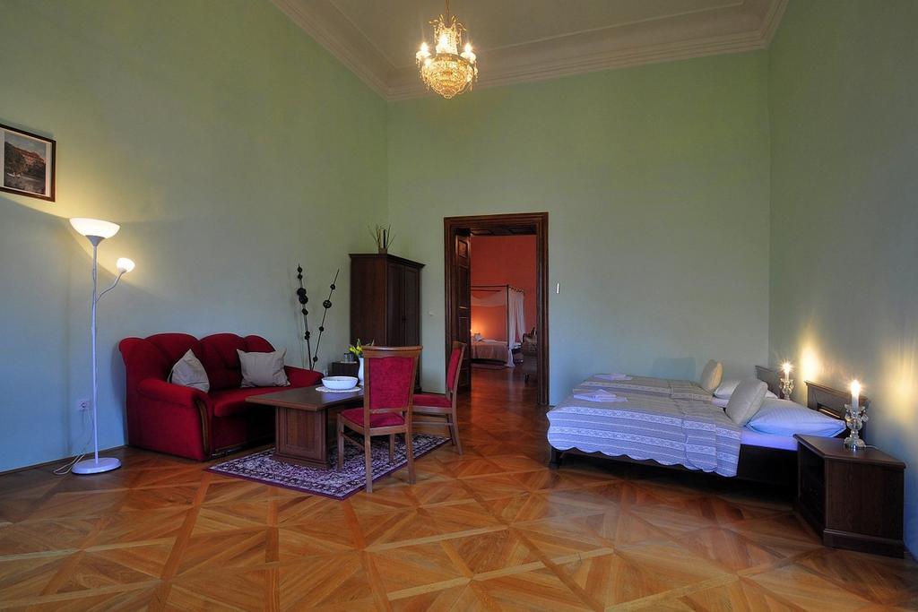 Zamek Cerveny Hradek Hotel Jirkov Room photo